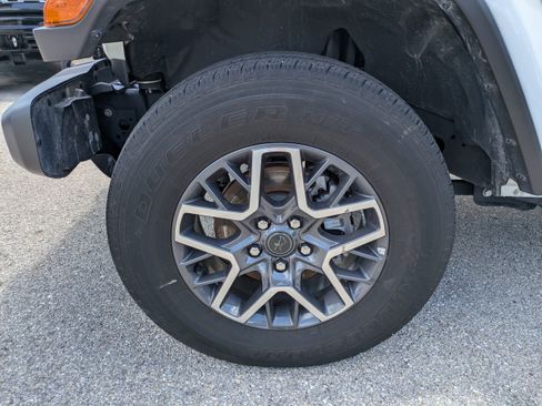 Used 2025 Jeep Wrangler Unlimited Sahara AWD/4WD image 11