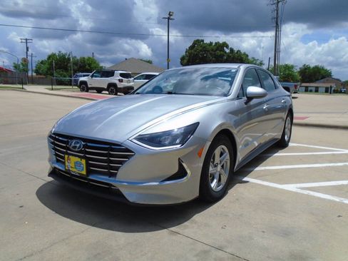 Used 2021 Hyundai Sonata SE FWD image 3