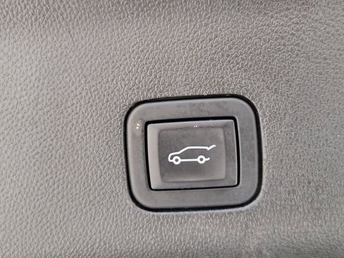 Used 2024 GMC Yukon SLT image 9