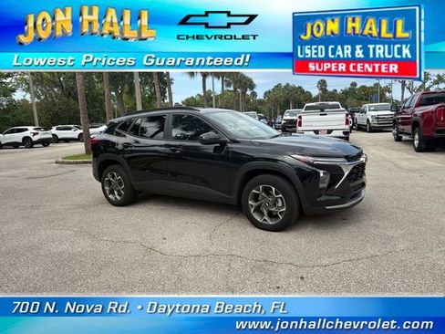 Used 2025 Chevrolet Trax LT FWD image 19