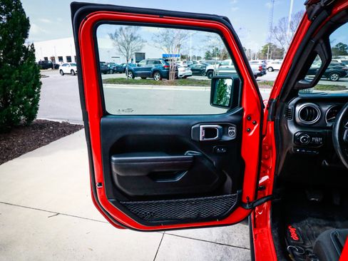 Used 2021 Jeep Wrangler Unlimited Rubicon 4xe w/ Dual Top Group image 15