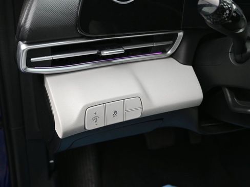 Used 2024 Hyundai Elantra Limited image 13