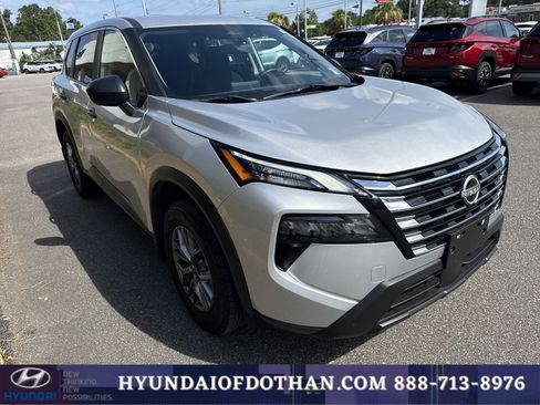 Used 2024 Nissan Rogue S FWD image 5