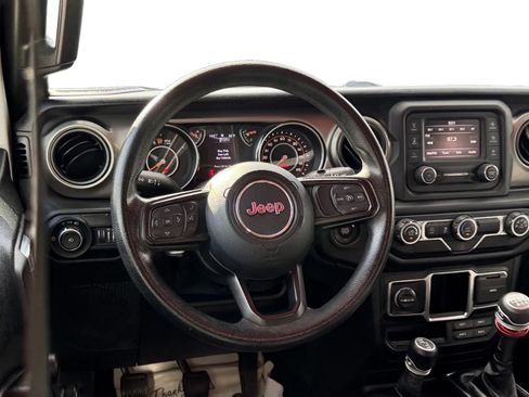 Used 2015 Jeep Wrangler Unlimited Rubicon w/ Connectivity Group AWD/4WD image 13