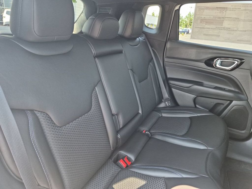 New 2026 Jeep Compass Latitude AWD/4WD image 32