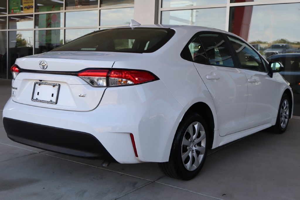 Used 2024 Toyota Corolla LE FWD image 9