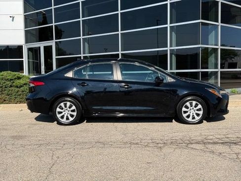 Used 2024 Toyota Corolla LE FWD image 2