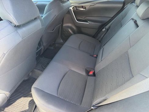 Used 2024 Toyota RAV4 SE image 10