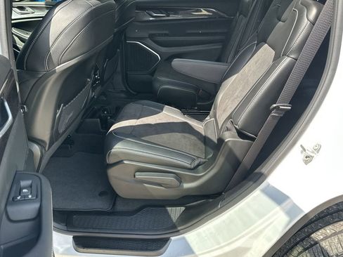 Used 2022 Jeep Grand Cherokee L Laredo image 22