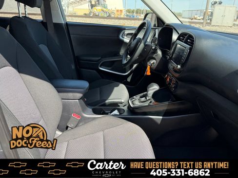 Used 2022 Kia Soul LX FWD image 6