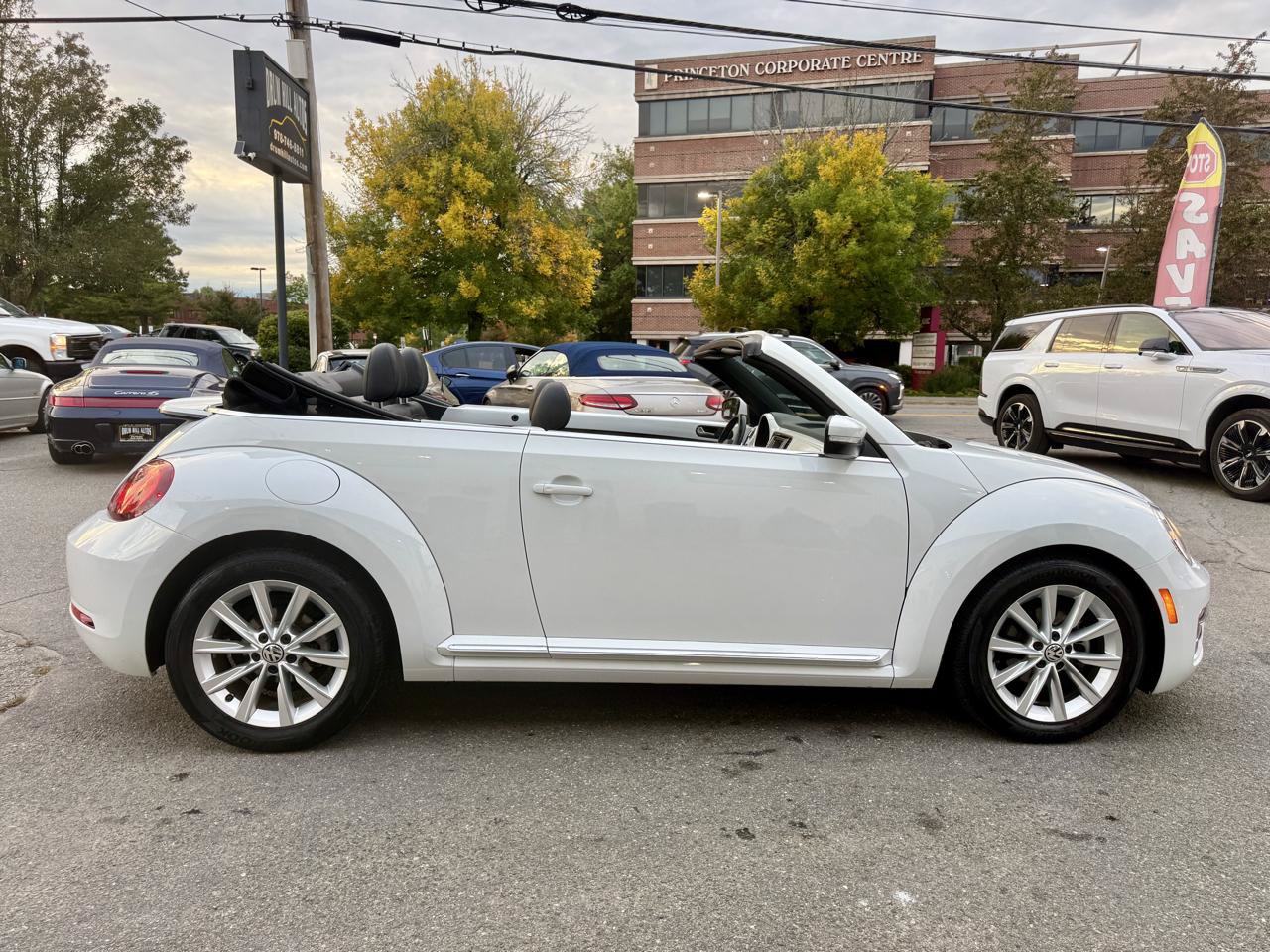 Used 2019 Volkswagen Beetle 2.0T SE FWD image 39