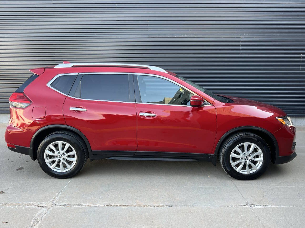 Used 2017 Nissan Rogue SV FWD image 10