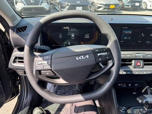 Used 2025 Kia K4 FWD image 38