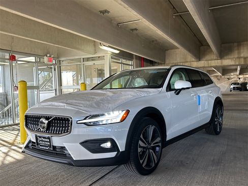 New 2026 Volvo V60 B5 Cross Country Plus w/ Protection Package Premier image 5
