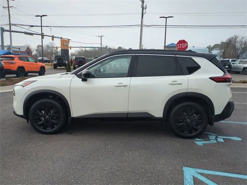 Used 2023 Nissan Rogue SV w/ SV Premium B Package image 7