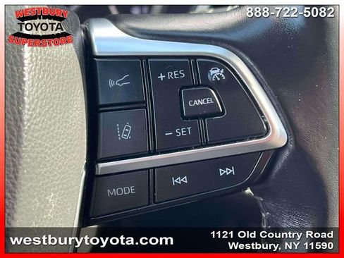 Used 2021 Toyota Highlander XLE image 26