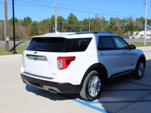 Used 2021 Ford Explorer King Ranch w/ Premium Technology Package image 4