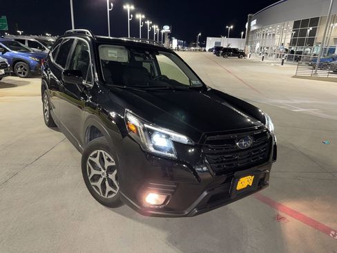 Used 2023 Subaru Forester Premium image 2
