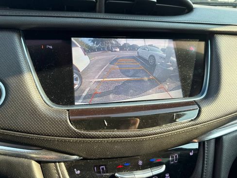Used 2017 Cadillac XT5 Luxury FWD image 18