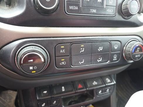 Used 2015 Chevrolet Colorado Z71 image 16