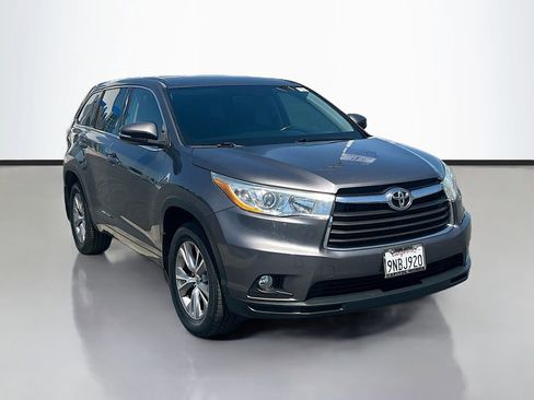 Used 2014 Toyota Highlander Plus AWD/4WD image 3