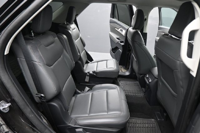 Used 2025 Ford Explorer Active w/ Active Comfort Package AWD/4WD image 16