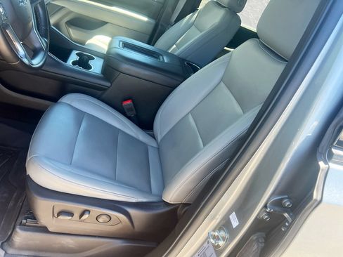 Used 2023 Chevrolet Tahoe Z71 w/ Luxury Package AWD/4WD image 19