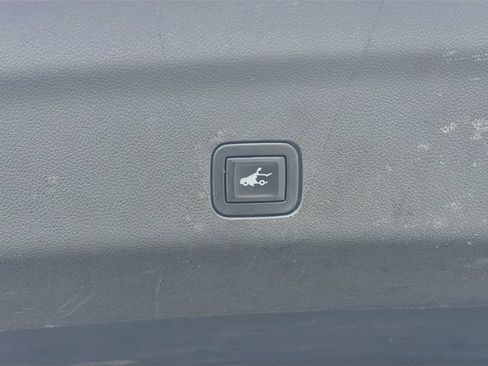 Used 2022 Cadillac Escalade Luxury RWD image 14