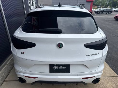Used 2023 Alfa Romeo Stelvio Veloce AWD/4WD image 11