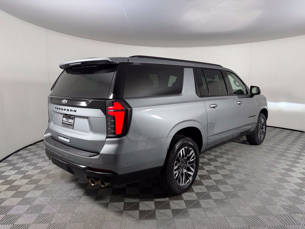 Used 2025 Chevrolet Suburban Z71 AWD/4WD image 7