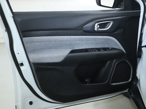 Used 2024 Jeep Compass Latitude AWD/4WD image 15