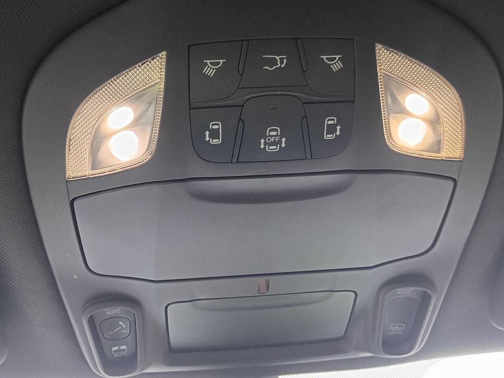 Used 2025 Chrysler Pacifica Limited FWD image 21