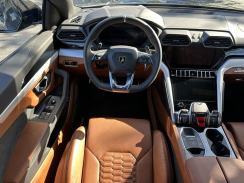 Used 2020 Lamborghini Urus AWD/4WD image 16