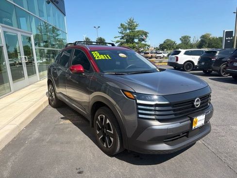 Used 2025 Nissan Kicks SV w/ SV Premium Package AWD/4WD image 8