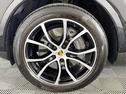 Used 2023 Porsche Cayenne AWD/4WD image 65