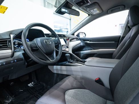 Used 2019 Toyota Camry LE FWD image 4