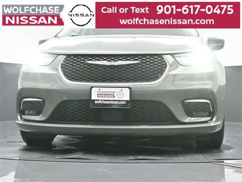 Used 2022 Chrysler Pacifica Touring-L image 19