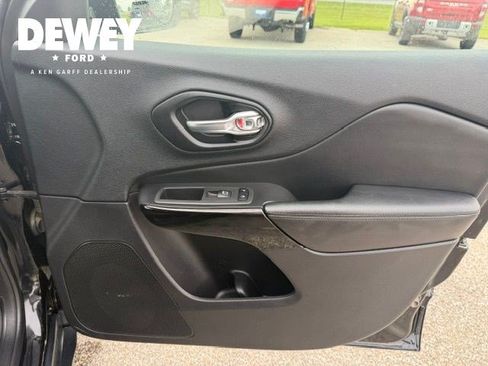 Used 2021 Jeep Cherokee Latitude Plus AWD/4WD image 33