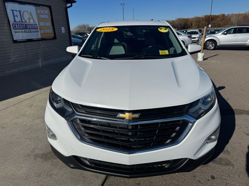 Used 2018 Chevrolet Equinox LT image 2