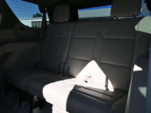 Used 2025 Cadillac Escalade Sport Platinum w/ LPO, ONYX Package image 33