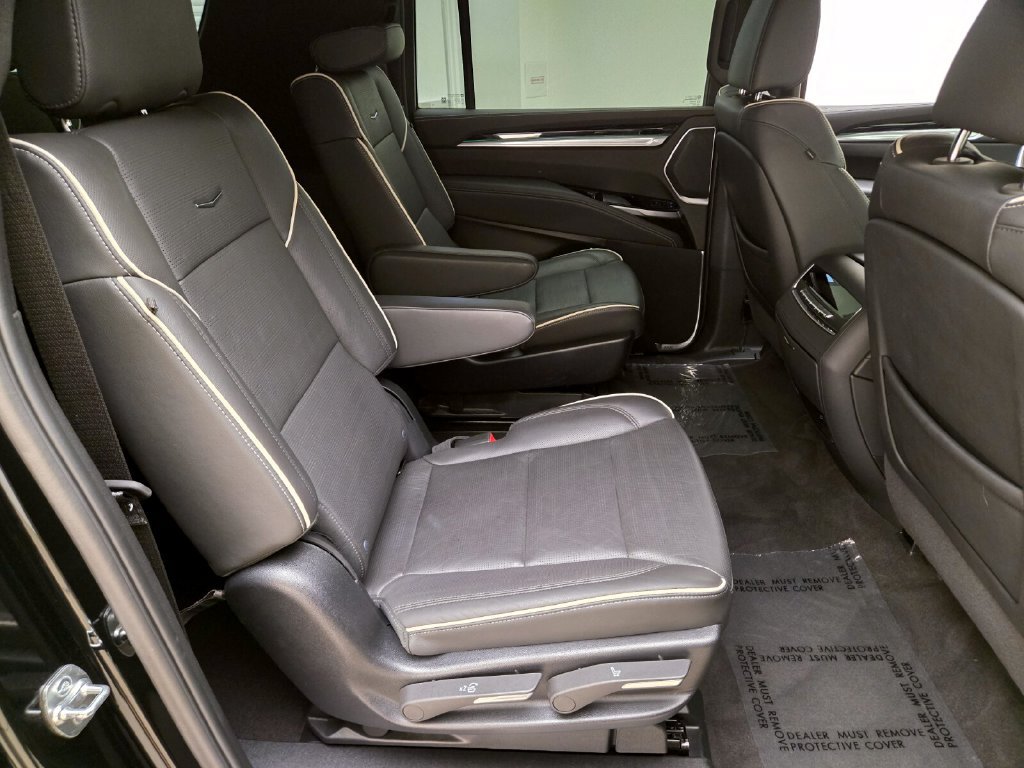 Used 2025 Cadillac Escalade ESV Sport AWD/4WD image 24