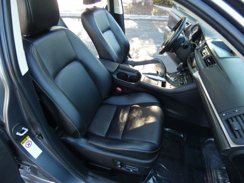 Used 2017 Lexus CT 200h image 29