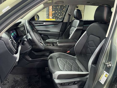 Used 2024 Volkswagen Atlas Peak Edition SE AWD/4WD image 15