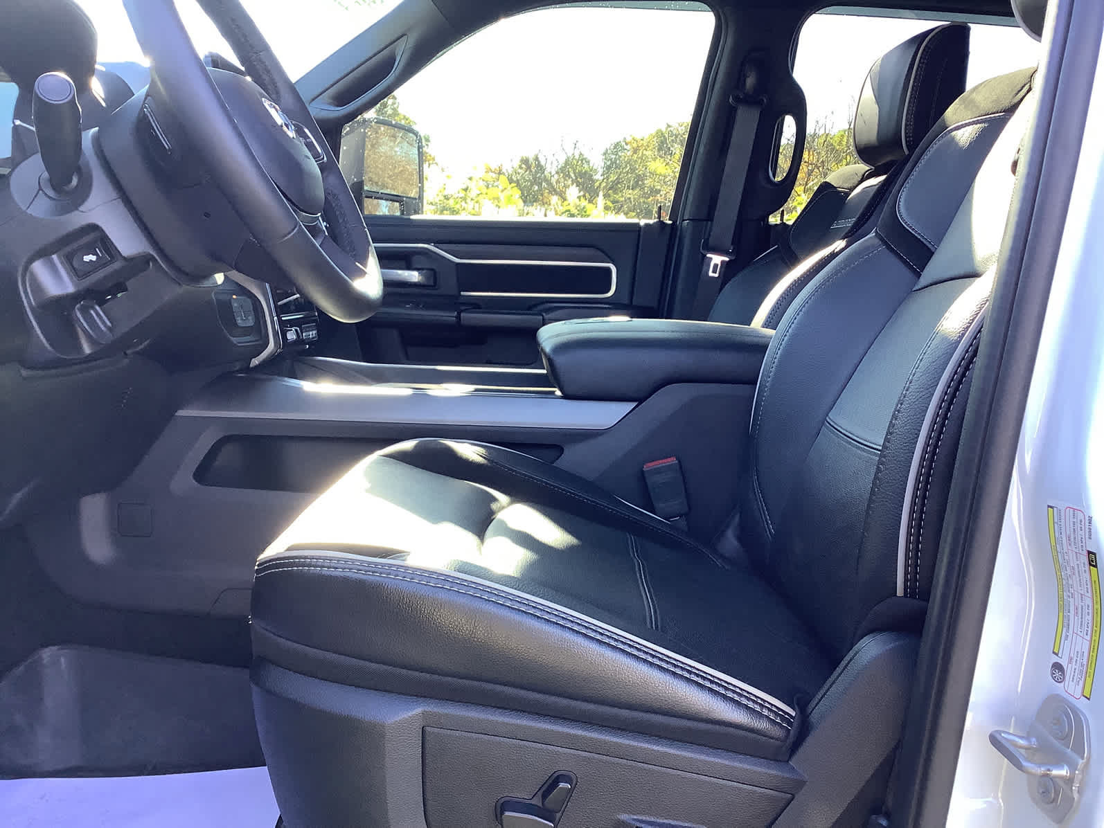 Used 2025 RAM 2500 Laramie AWD/4WD image 12