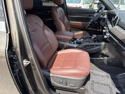 Used 2024 Kia Telluride EX w/ EX Captain's Chair Package AWD/4WD image 9