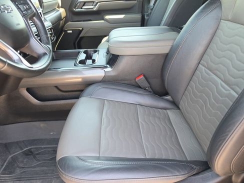 Used 2024 Chevrolet Silverado 2500 ZR2 w/ Technology Package image 14