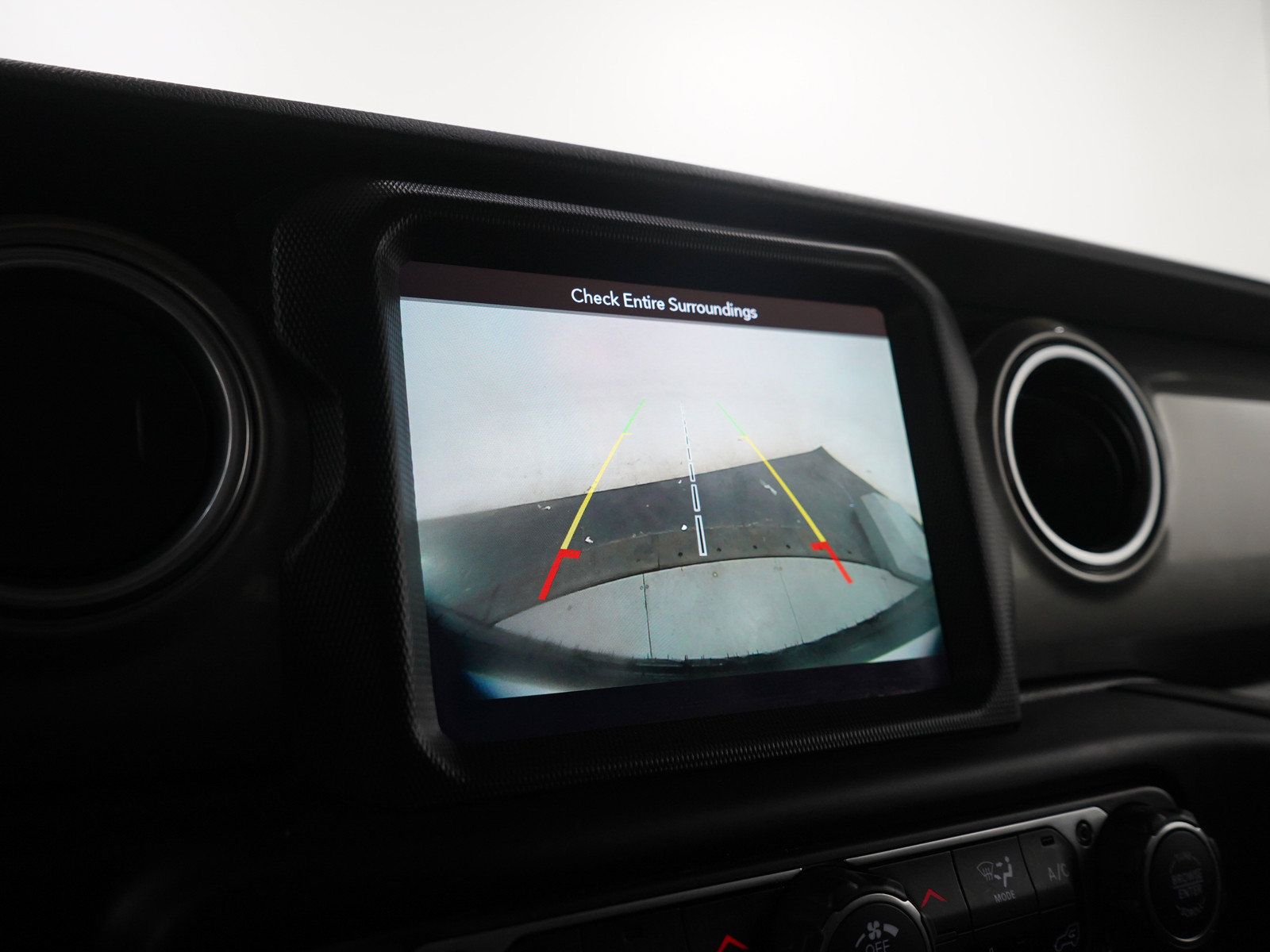 Used 2019 Jeep Wrangler Unlimited Sahara w/ Uconnect 4C Nav & Sound Group AWD/4WD image 31