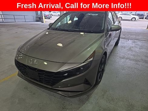 Used 2022 Hyundai Elantra Blue FWD image 3