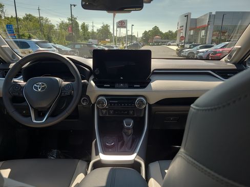 Used 2024 Toyota RAV4 XLE Premium w/ Weather Package AWD/4WD image 18