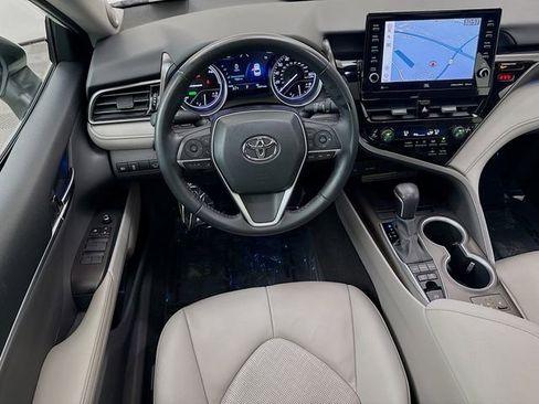 Used 2021 Toyota Camry XLE w/ Navigation Upgrade Package image 23